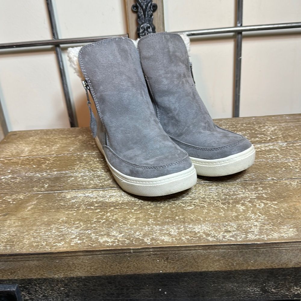 Boots,  like new condition 6.5 women